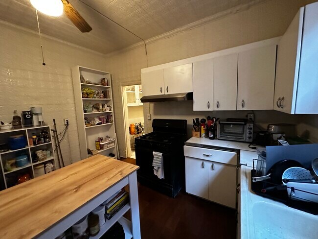 Building Photo - 1830 Swann St NW