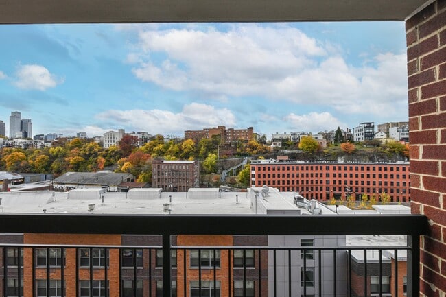 Building Photo - 700 1st St