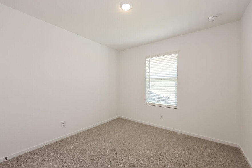 Building Photo - 1617 Sparrow Hawk Rd