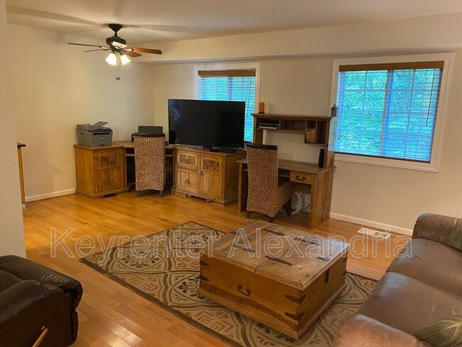 Building Photo - 5923 Kara Pl