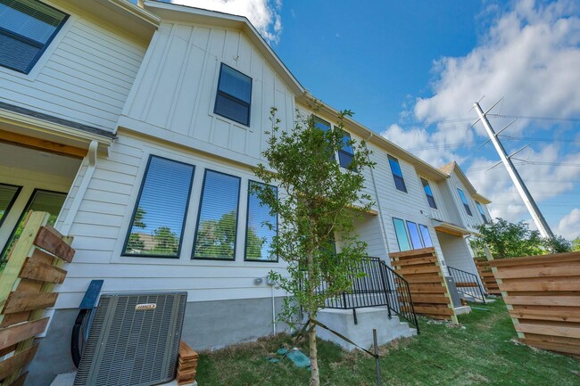 Building Photo - 13608 Giovannis Gdn