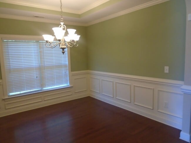 Building Photo - Stunning 5-Bedroom, 3.5-Bath Home with Bon...