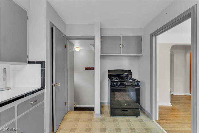 Building Photo - 25731 Farringdon Ave