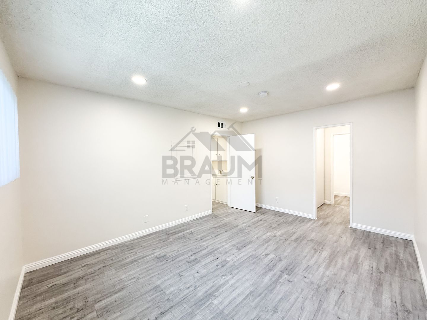Building Photo - 6039 Whitsett Ave