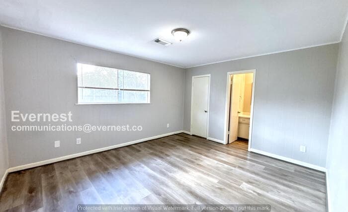 Building Photo - 2011 Williamsburg Ct S