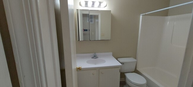 Building Photo - Great condo in great location