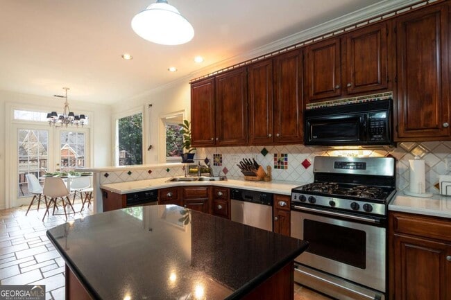 Building Photo - 7155 Roswell Rd