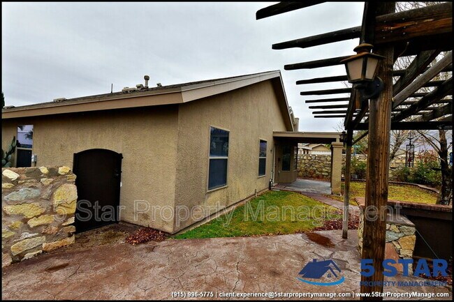 Building Photo - 5005 Moon Ranch Ln