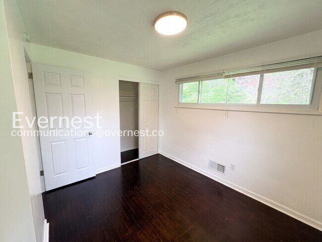 Building Photo - 638 Garden City Dr