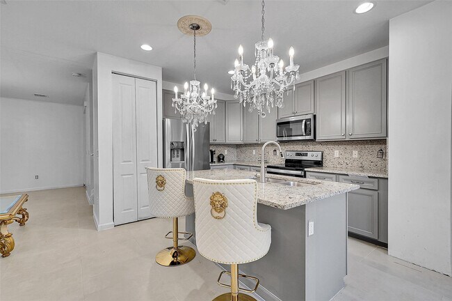 Building Photo - 455 NW 33rd Ln