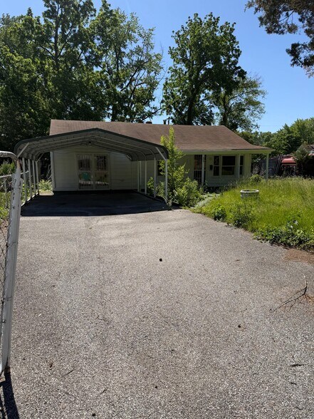 Building Photo - 864 N 79th St