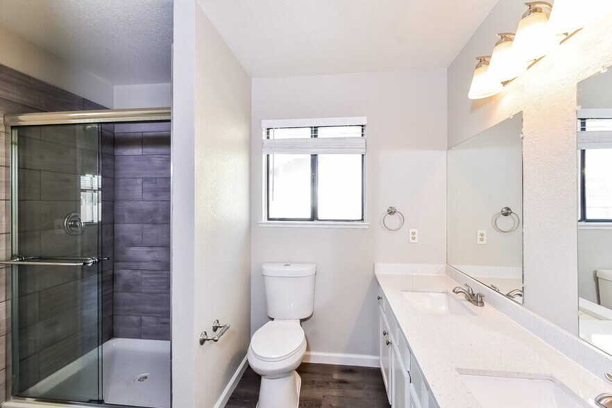 Building Photo - 3601 Uranus Dr