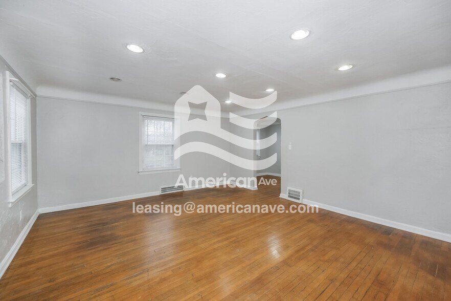 Building Photo - 651 Voelker Ave