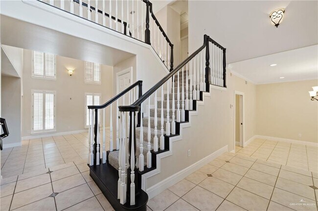 Building Photo - 11 Moorefield Rd