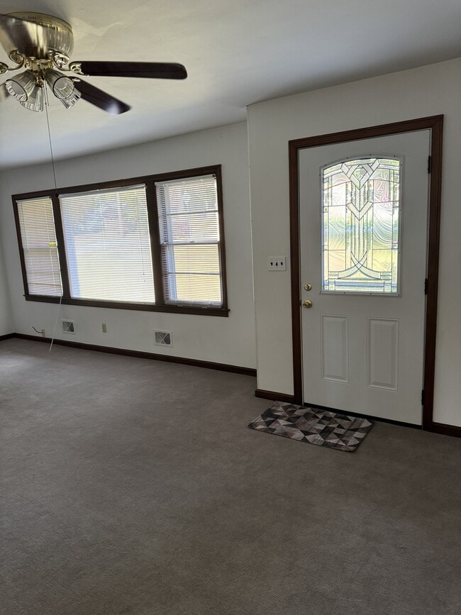 Building Photo - 3820 Orchard Rd SE