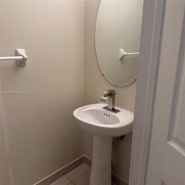 Building Photo - 10320 W 33rd Ln