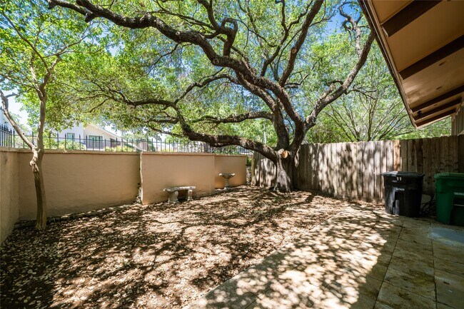 Building Photo - 5918 San Felipe St