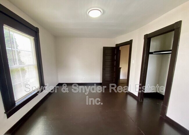 Building Photo - 390 Doyle St