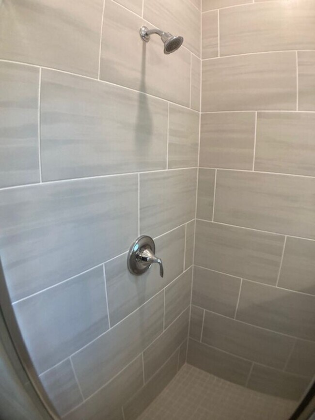 Building Photo - Comfortable 3 Bedroom Home With Great Outd...