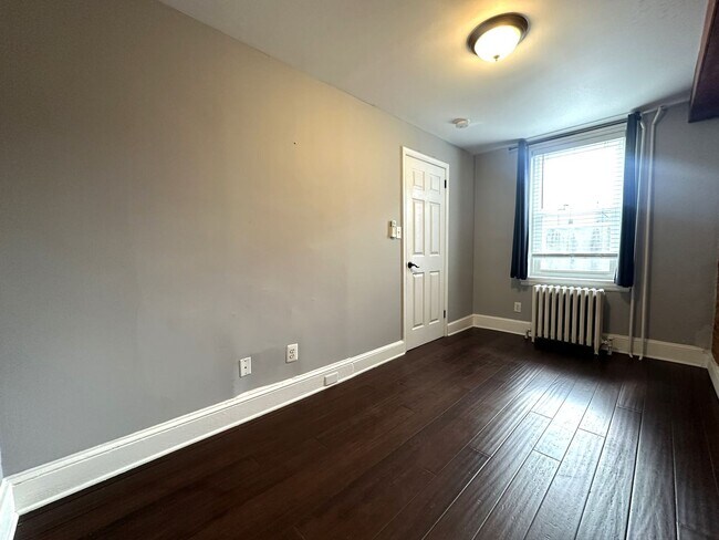 Building Photo - Stunning 4-Bedroom Townhome in the Heart of Fishtown! Available NOW!
