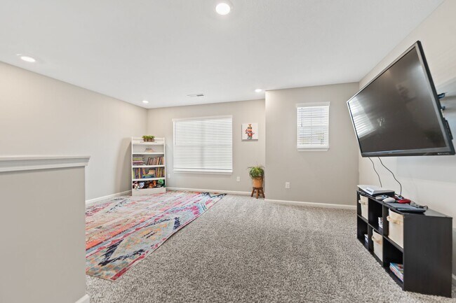 Building Photo - 8609 Warbler Br Wy