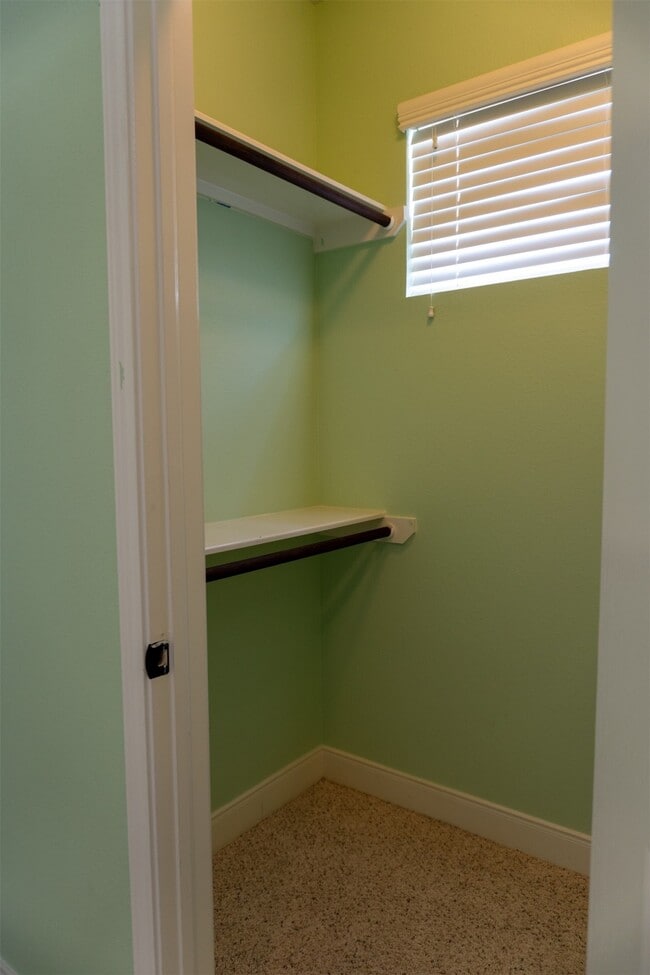 Building Photo - 25614 Somerset Meadows Ct