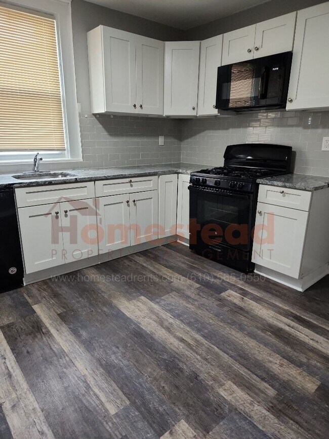 Building Photo - 5 BEDROOM HOME FOR RENT IN COLLINGDALE!