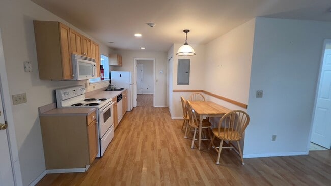 Building Photo - 1860 Beach Dr