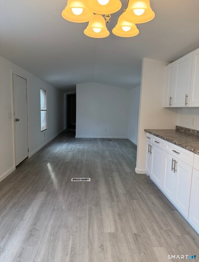 Building Photo - 23 Hunters Rd