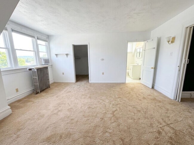 Building Photo - 609 S Braddock Ave