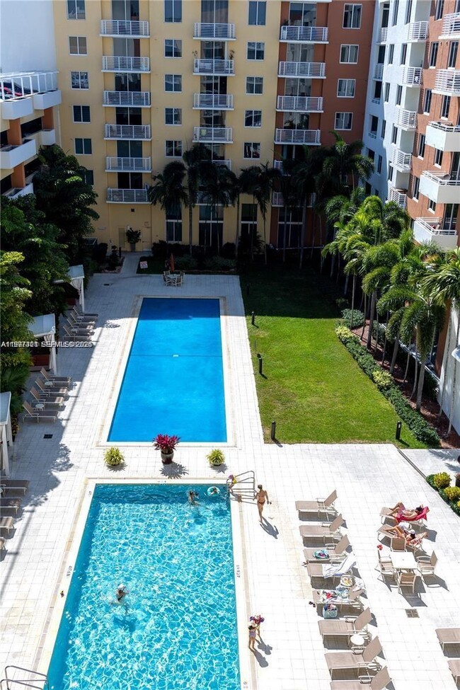 Building Photo - 2775 NE 187th St