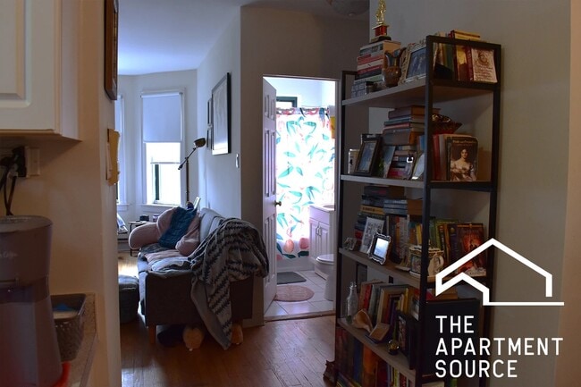 Building Photo - 3843 N Greenview Ave