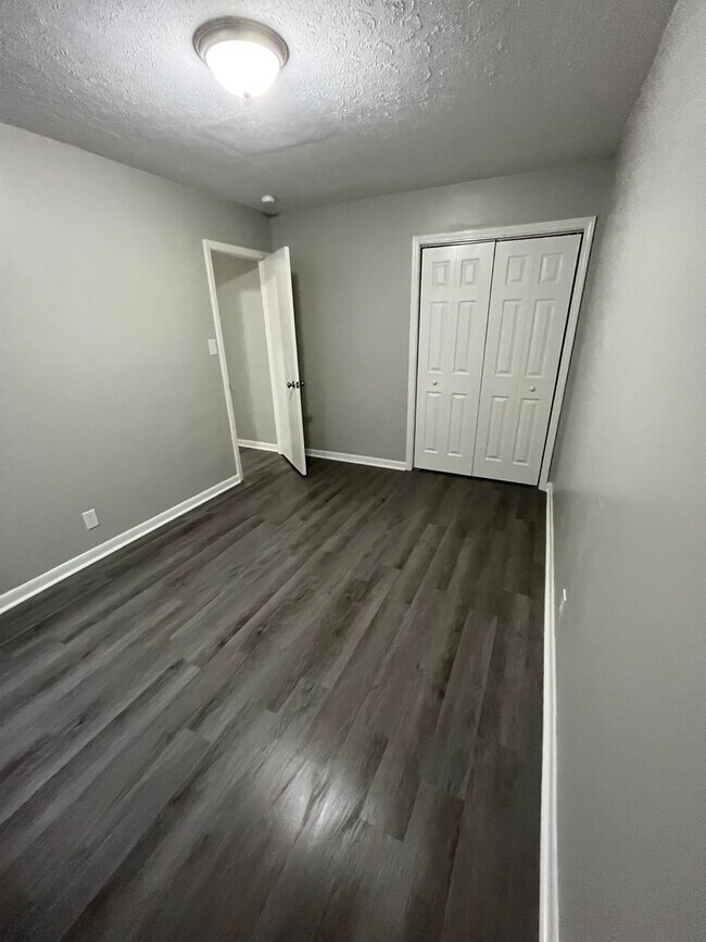 Building Photo - 902 Preston St