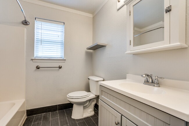 Building Photo - Beautiful Mansfield Home!