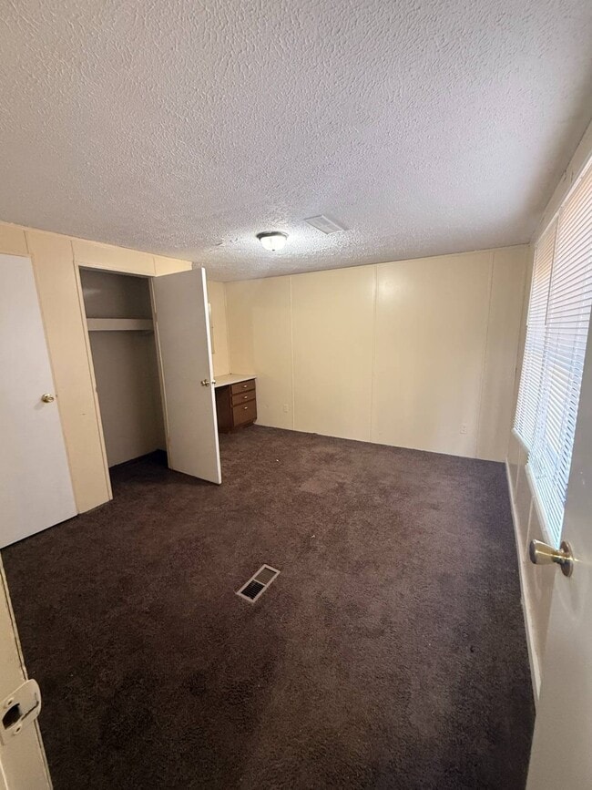 Building Photo - 47 Kimberly Ln