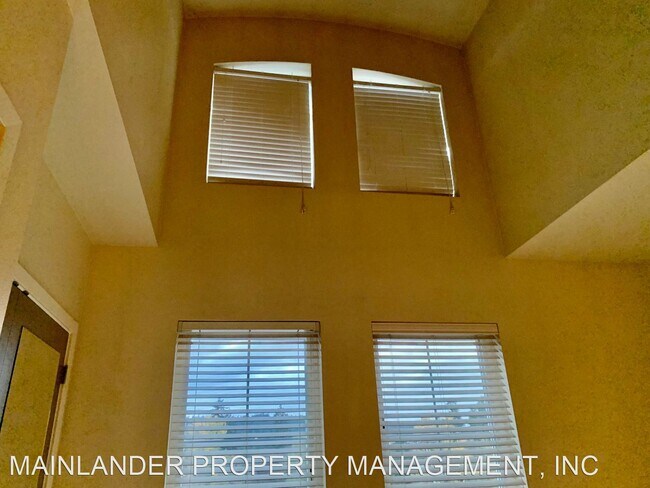 Building Photo - 2 br, 2 bath House - 10606 SE MAIN STREET ...