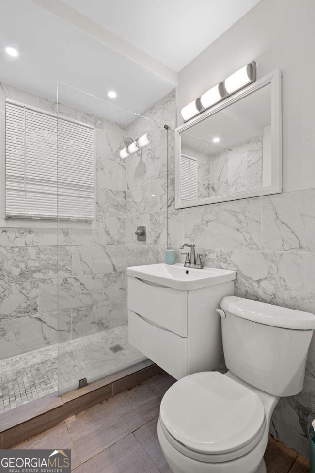 Building Photo - 1738 Duke Rd