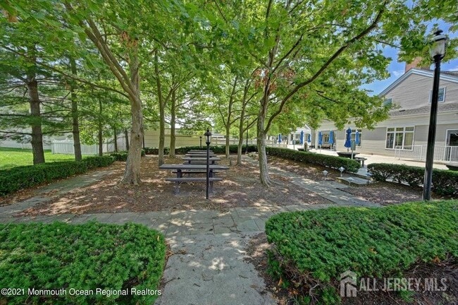 Building Photo - 48 Rutland Ln
