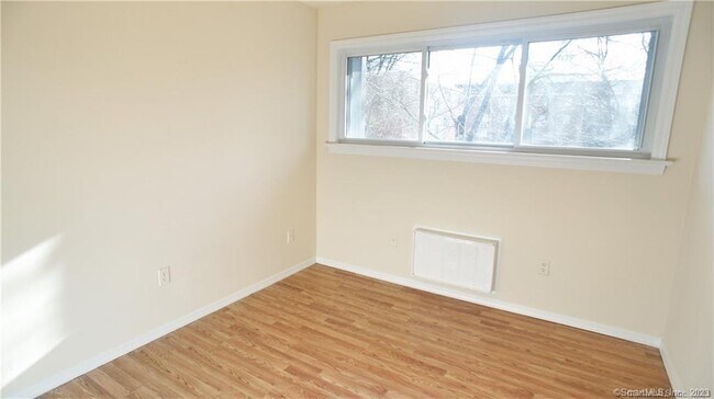 Building Photo - 37 Ferris Ave