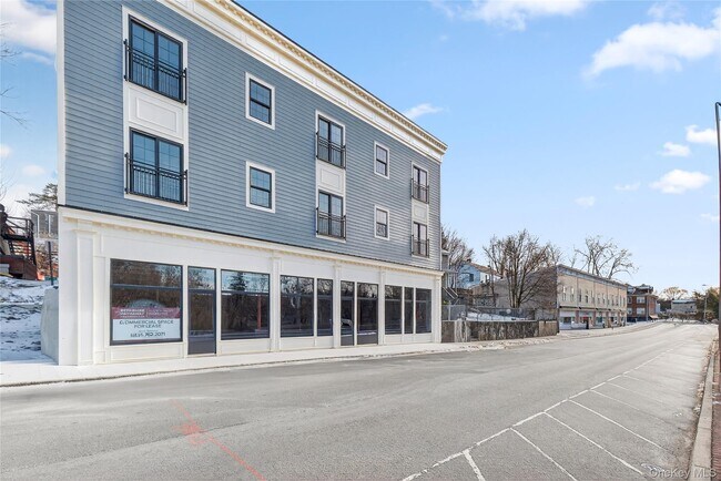 Building Photo - 10 Market St