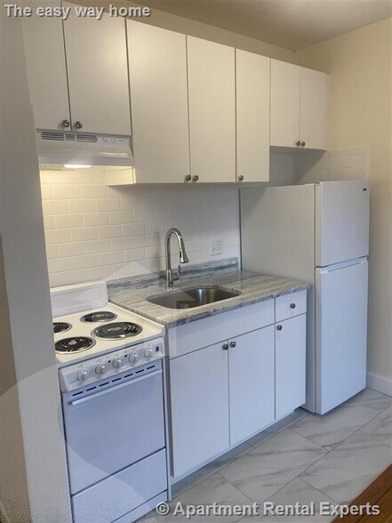 Building Photo - 180 N Beacon St