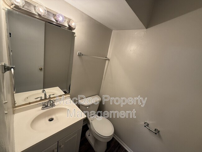 Building Photo - 914 Anvil Rd