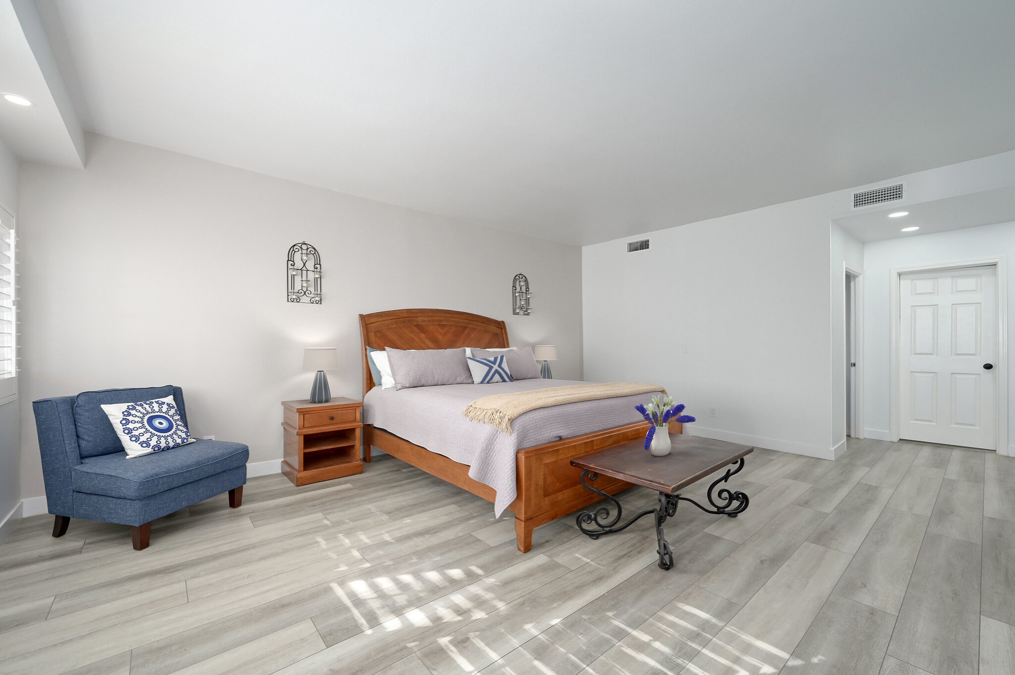 Building Photo - 121 S Palm Dr