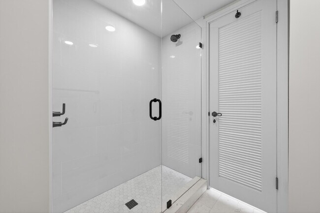 Building Photo - 1200 S Flagler Dr