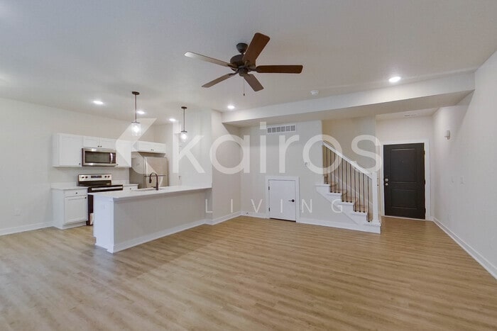 Building Photo - 6914 Bluebell Ct