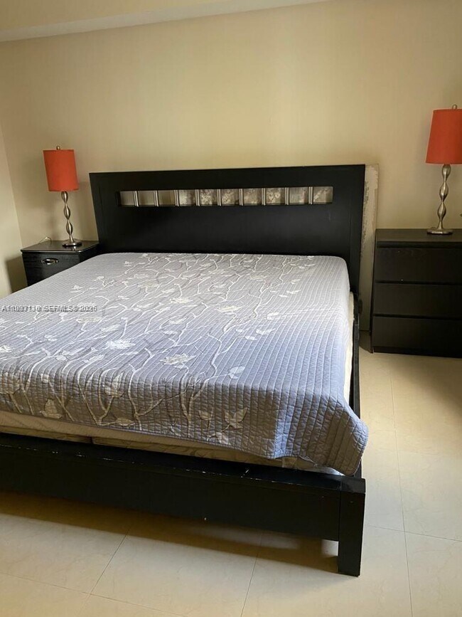 Building Photo - 2775 NE 187th St