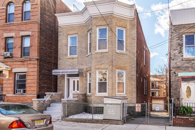 Building Photo - 211 65th St