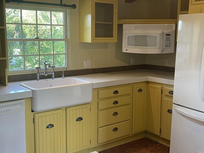 Building Photo - 124 Montego Key