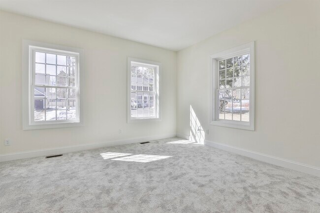 Building Photo - 22 Reeds Ferry Way