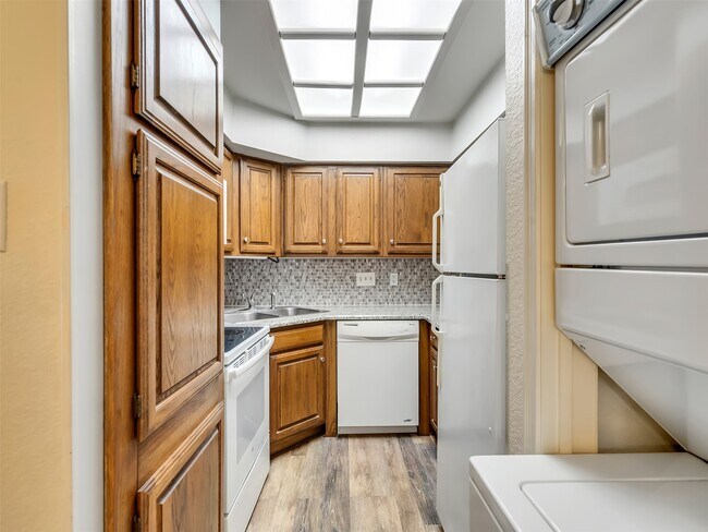Building Photo - 921 Marine Dr
